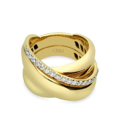 Grau Three-Ringed Yellow Gold and Diamonds Ring