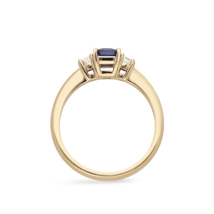 Rose Gold Ring with Sapphire and Diamonds Grau
