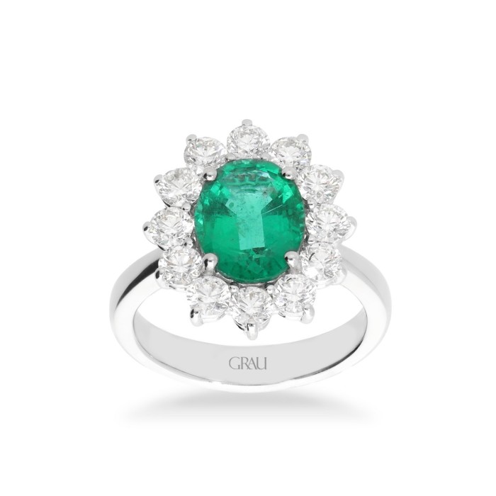Anillo Rosetón con Esmeralda Oval y Diamantes