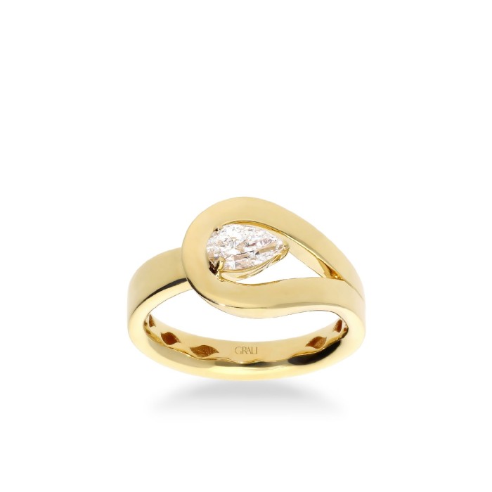 Yellow Gold Pear-Cut Diamond Ring