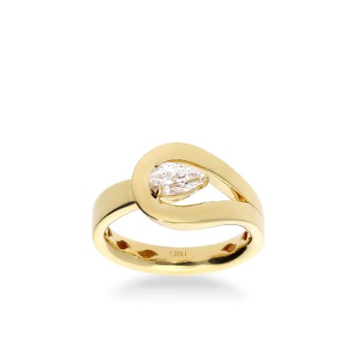 Yellow Gold Pear-Cut Diamond Ring