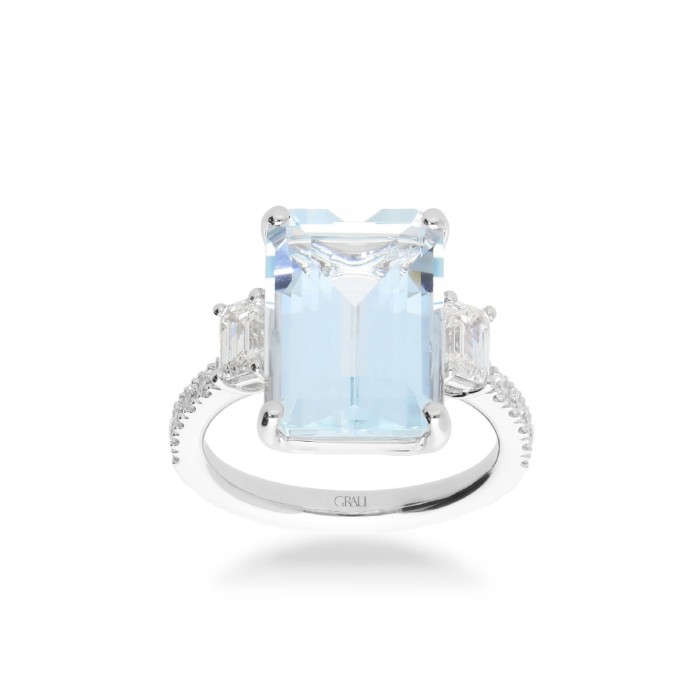 White Gold Ring with Aquamarine & Diamond