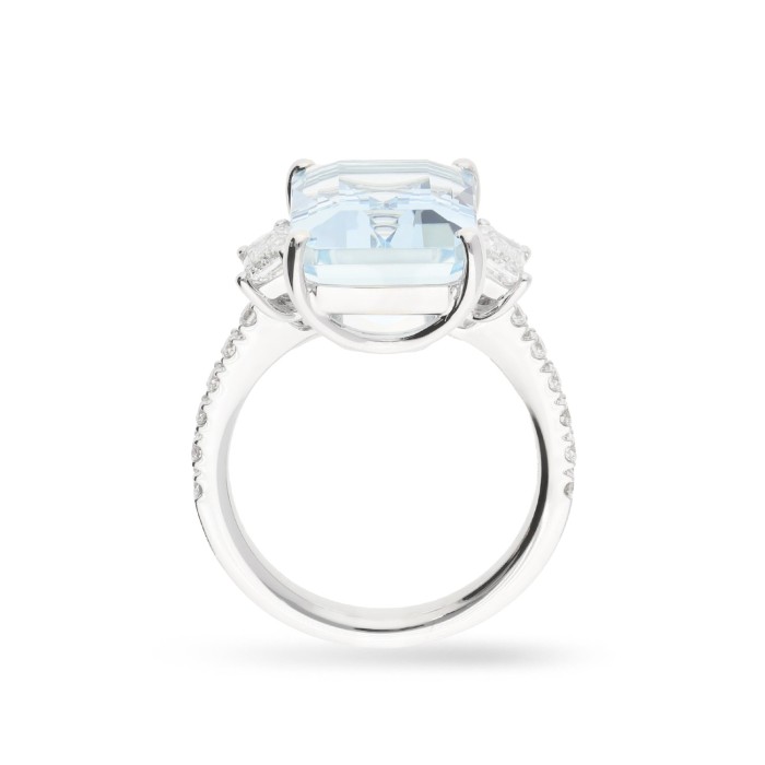 Anillo en oro blanco con aguamarina y diamantes