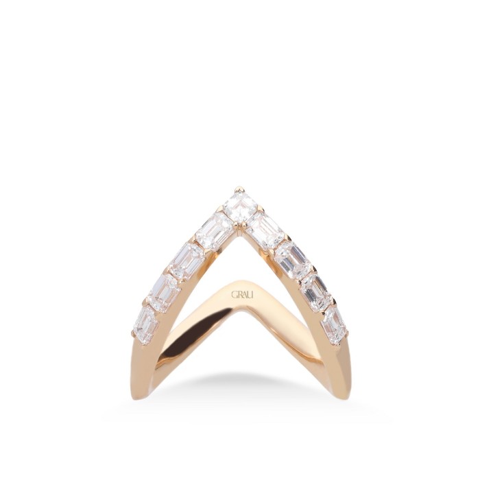 Grau Rose Gold Ring with Diamond – V Design