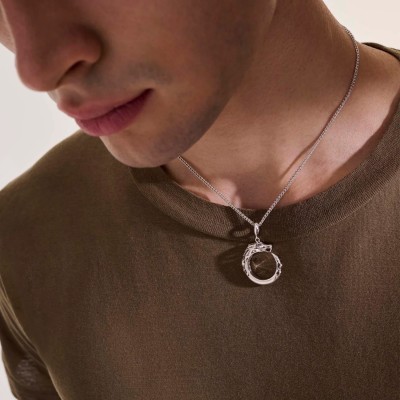 Collar con Colgante Naga en Plata Esterlina y Zafiro