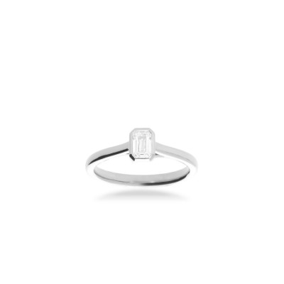 Grau solitaire Ring with Emerald-cut Diamond