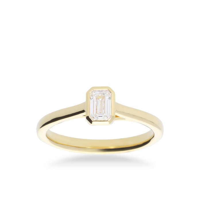 Grau Solitaire Ring in Yellow Gold with Diamond