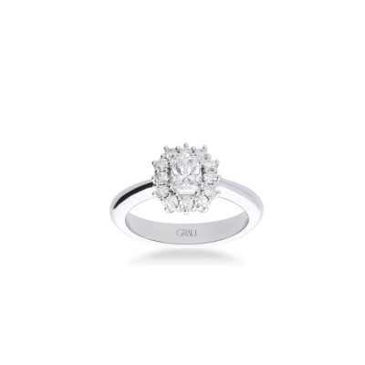 Rosette ring in white gold with radiant-cut diamonds