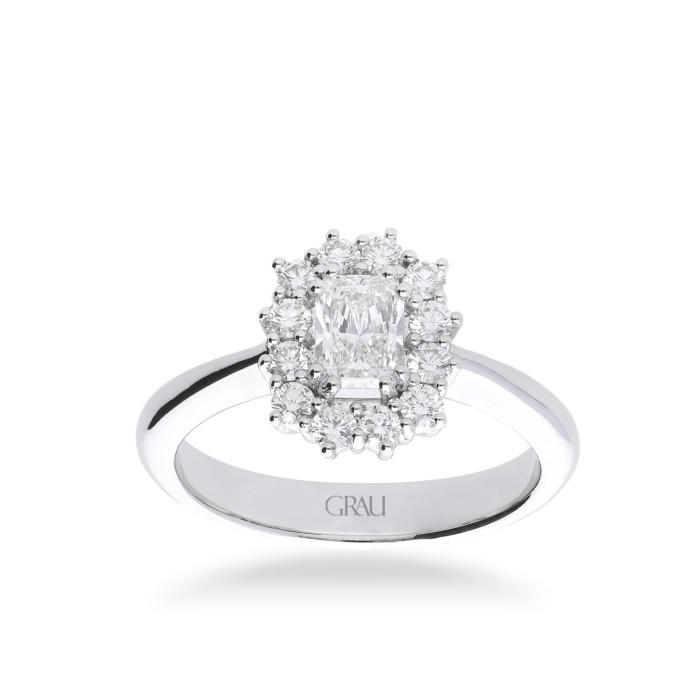 Rosette Ring in White Gold with Diamonds 0.51W