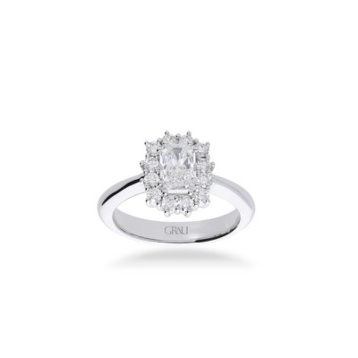 White Gold Grau Ring with Radiant Cut Diamond