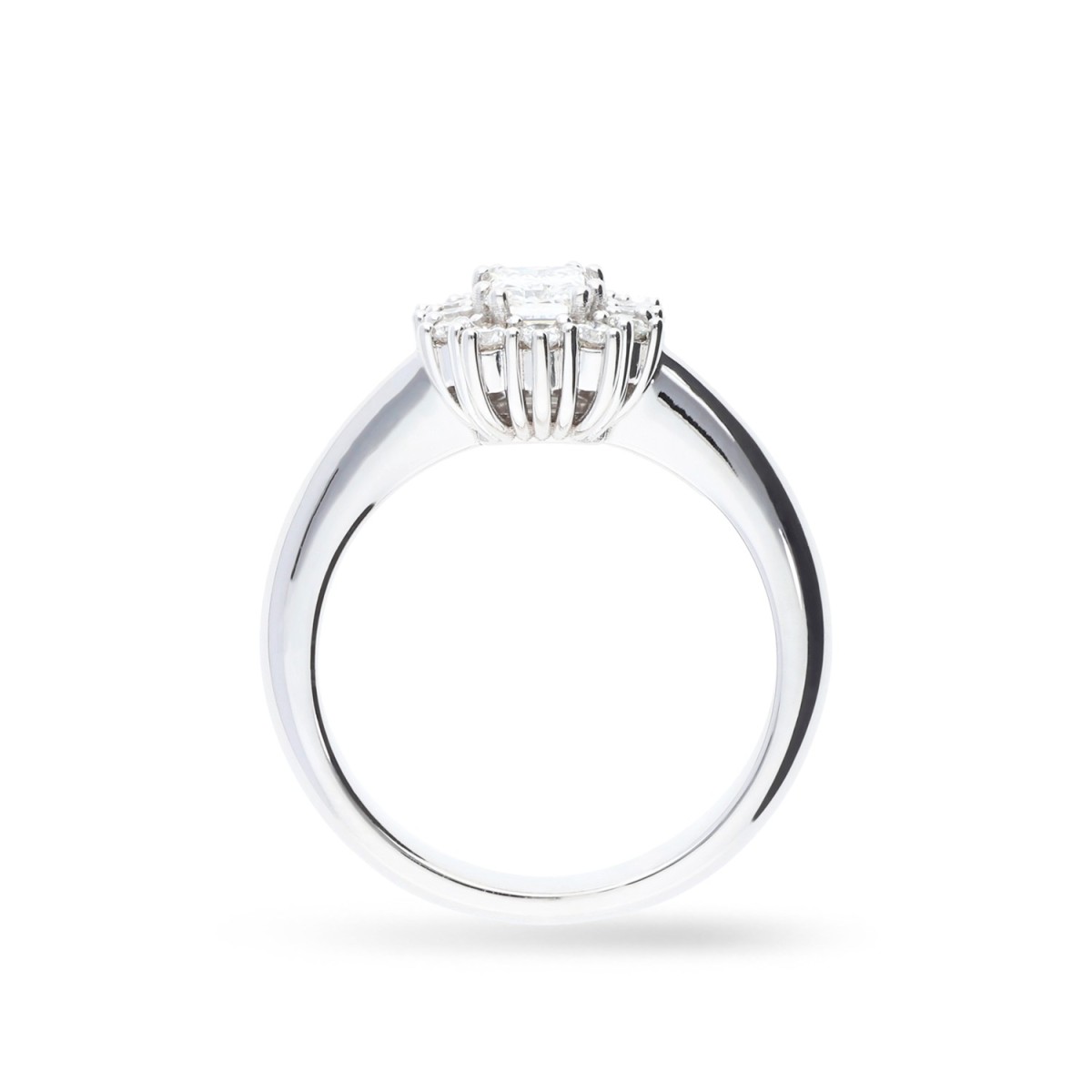 Rosette ring in white gold with radiant-cut diamonds