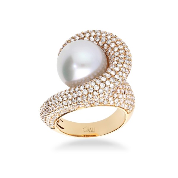 Ring with Pavé Diamonds and Central Pearl