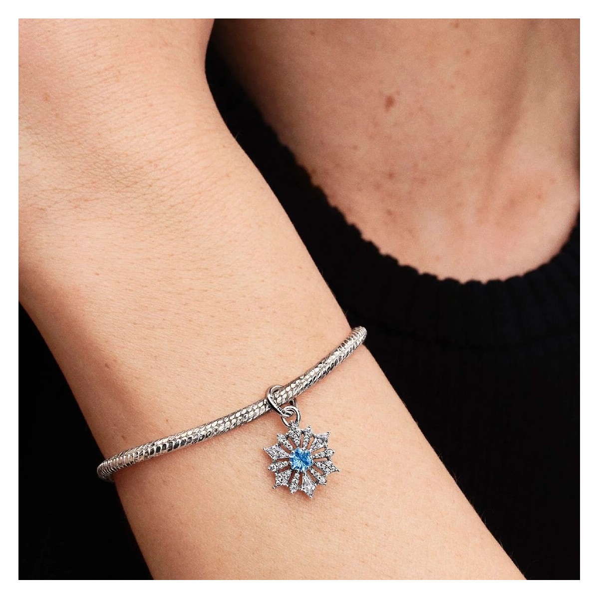 “Queen Elsa Snowflake” Dangle Charm
