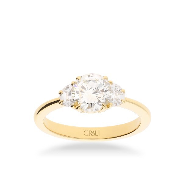 Trilogy Ring in Yellow Gold with Diamonds