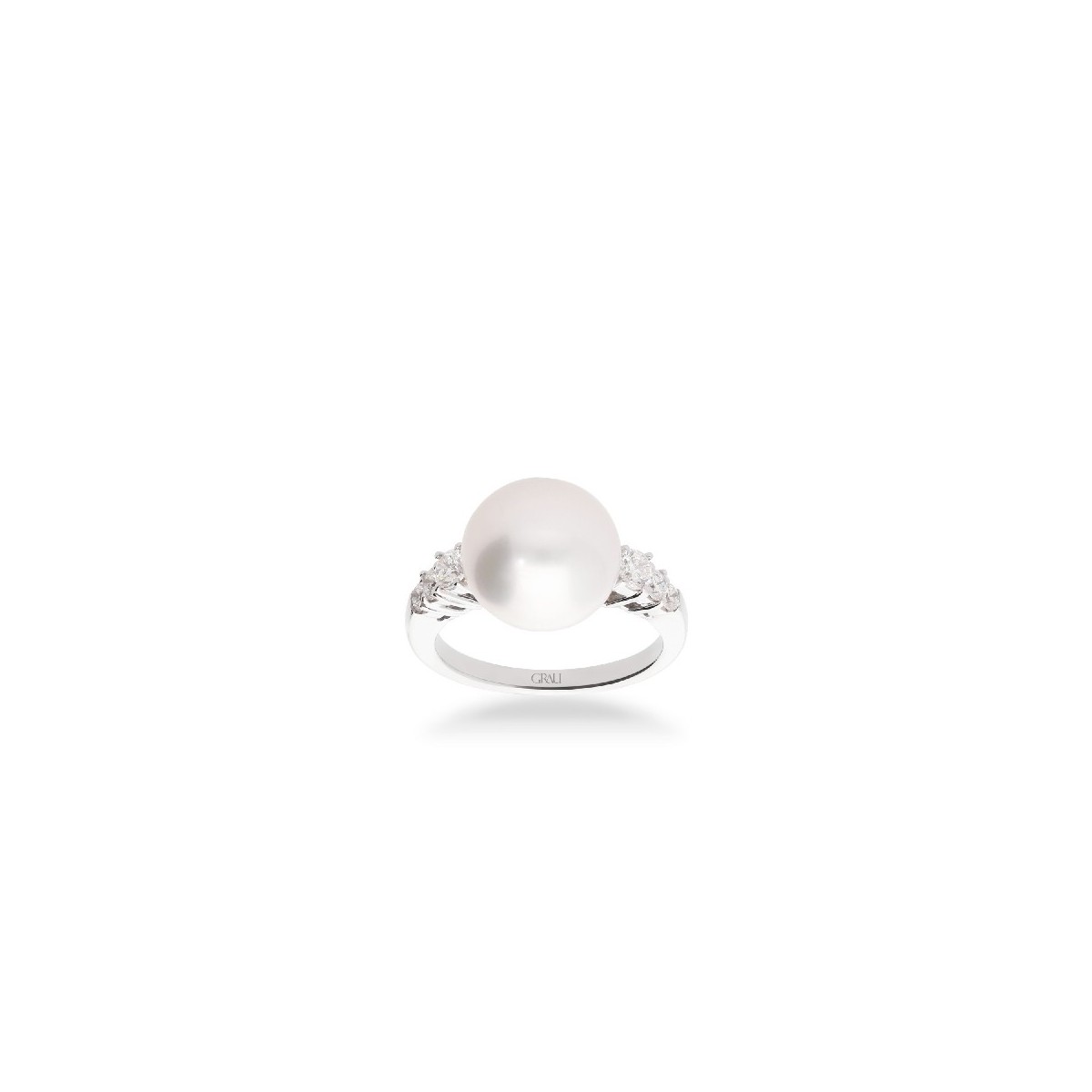 Grau White Gold Australian Pearl Ring with Diamonds