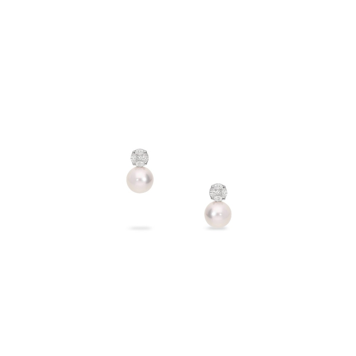 Grau Earrings with 8 mm Pearl and Diamond Button
