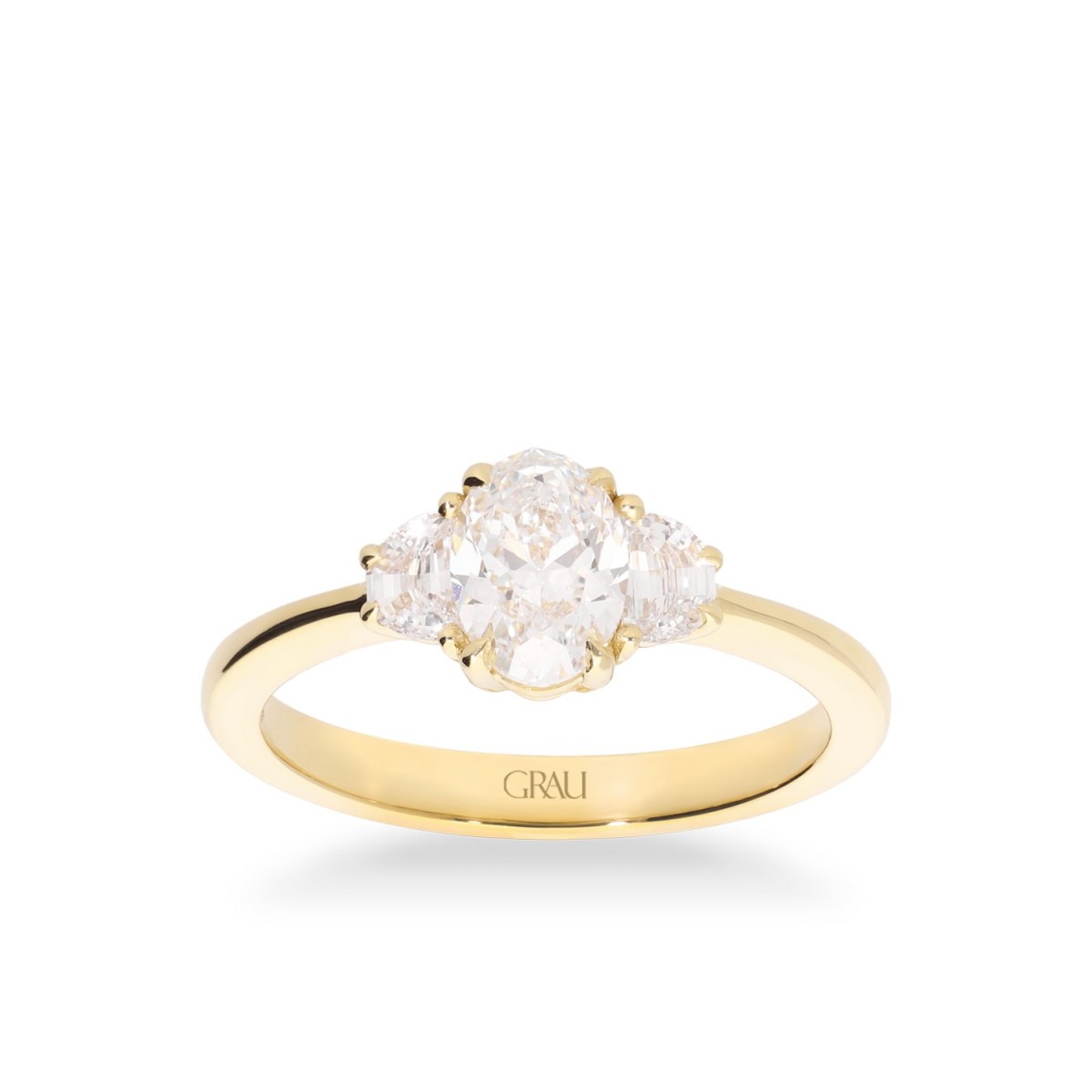Anell Trilogy amb Diamant Oval de 1,00 ct d’Or Groc