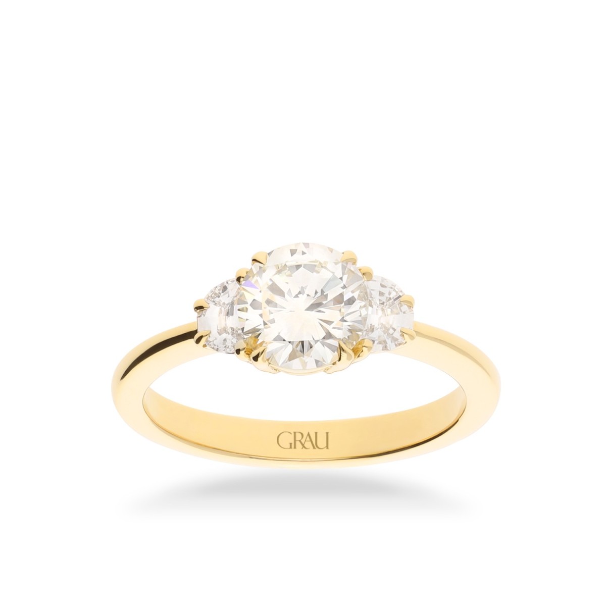 Trilogy Ring in Yellow Gold with Diamonds