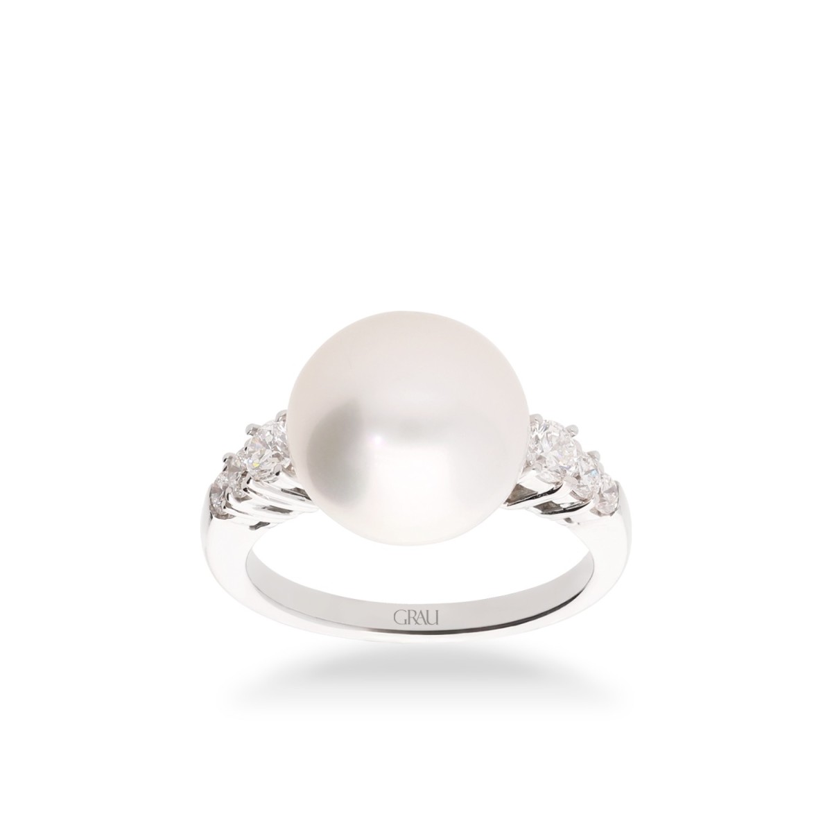 Grau White Gold Australian Pearl Ring with Diamonds
