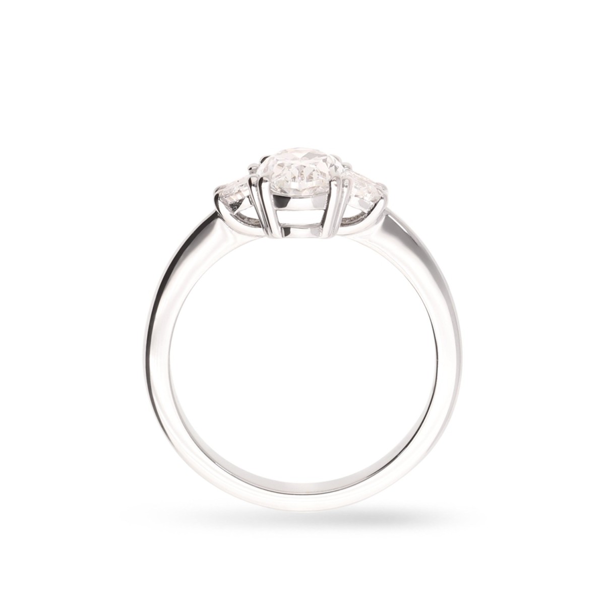 Anell d’Or Blanc amb Diamant Oval de 1.20 ct i Diamants Mitja Lluna