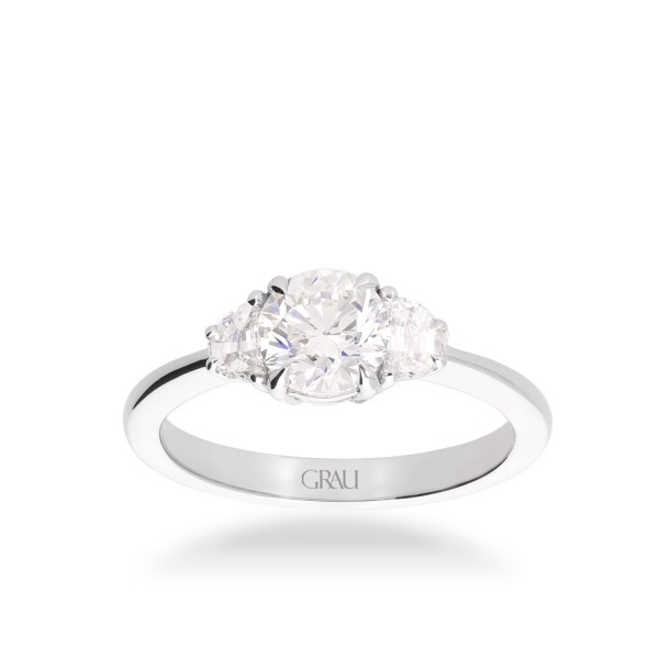 Anillo Trilogy en Oro blanco con Diamante central