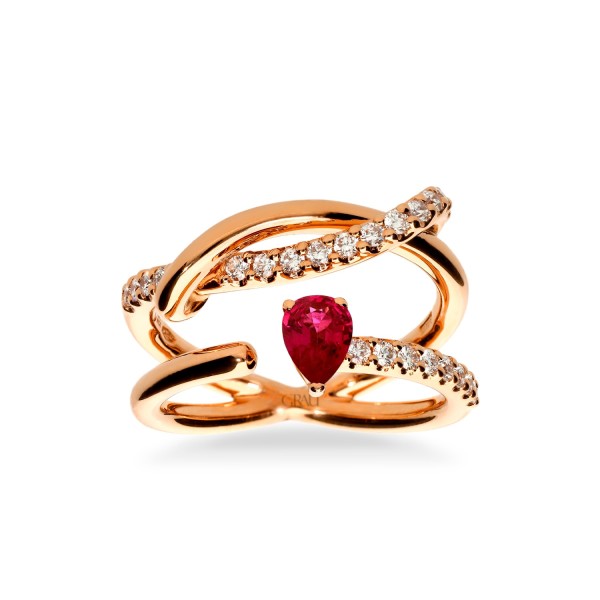 Anillo en Forma de Pera Rubí y Diamantes