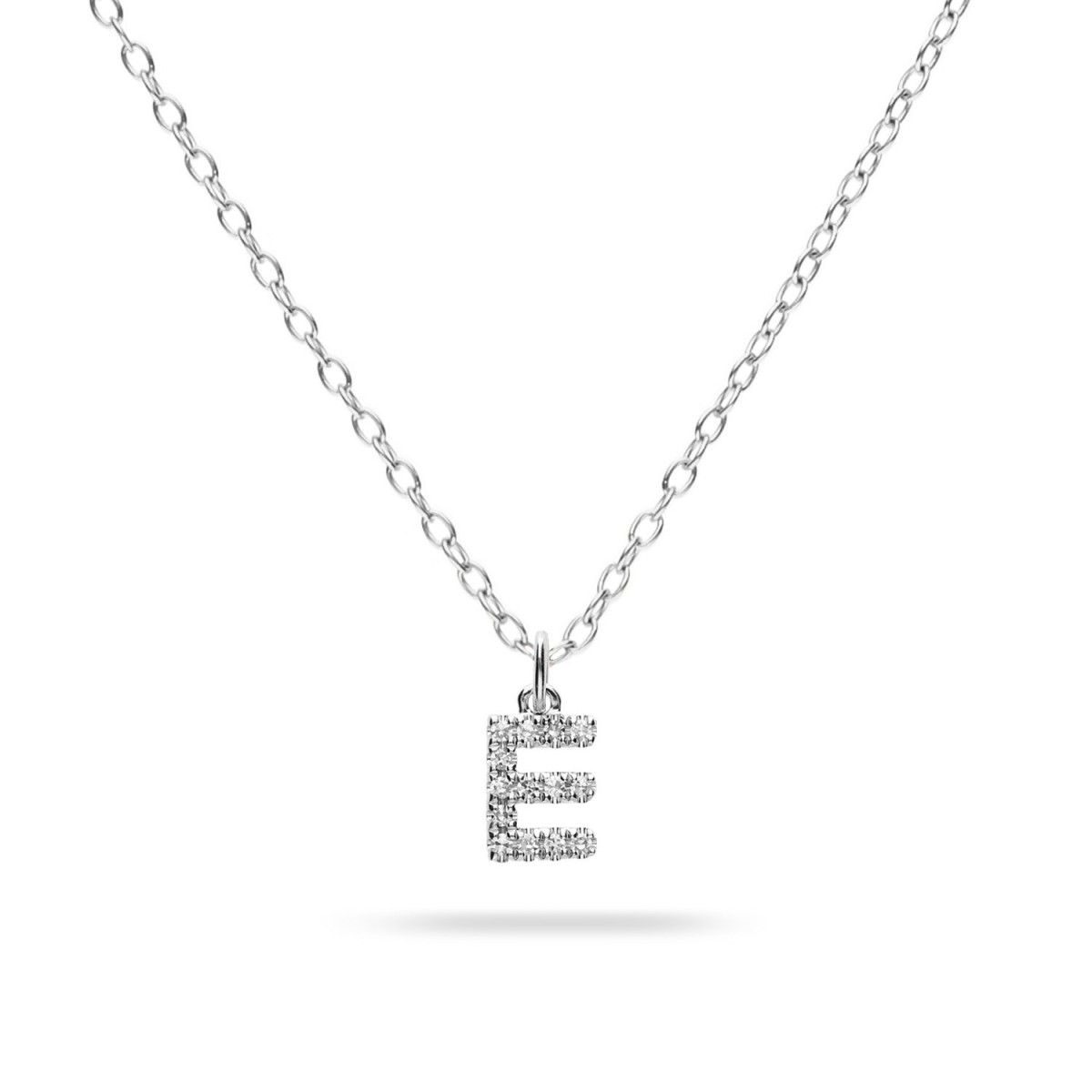 Collar Inicial “E” en Oro Blanco con Diamantes