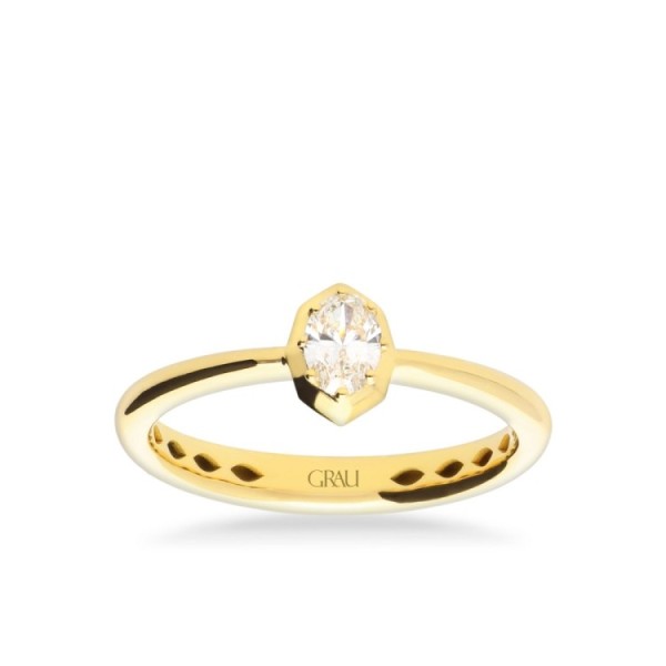 Oval Diamond Solitaire Yellow Gold Grau