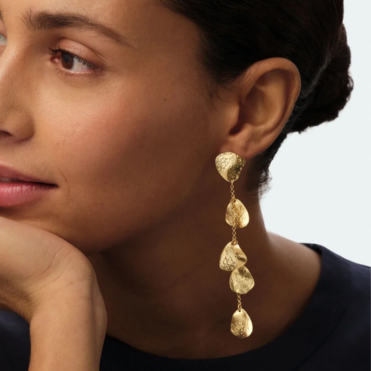 Pendientes largos cinco pétalos Agatha | Joyería Grau Online