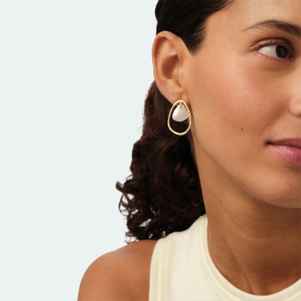 Pendientes largos pétalo nácar orgánico Calma Agatha