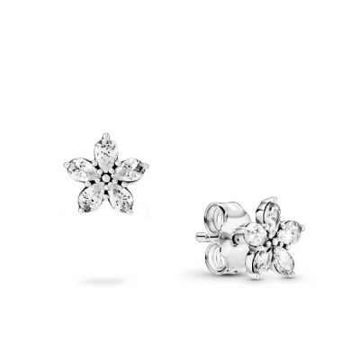 The Pandora Snowflake Earrings come to the Timeless collection to make you fall in love with their beauty. This new creation sta