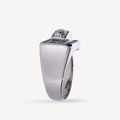 Platinum Chevalier signet ring, diamonds and emeralds