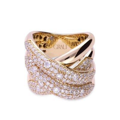 Grau Crossover Ring in Yellow Gold and Diamond Pave