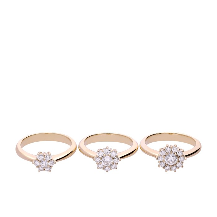 Grau Yellow Gold Rosette Ring