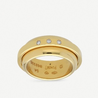 Piaget Possession gold ring with 3 diamonds