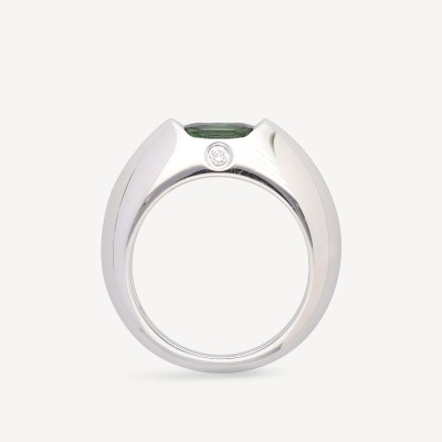 Piaget Biseau white gold green sapphire ring