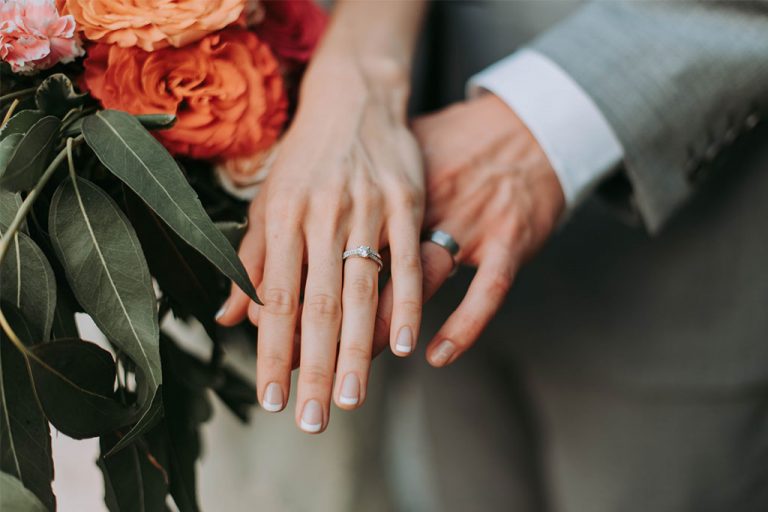 Anillos de compromiso y alianzas de boda