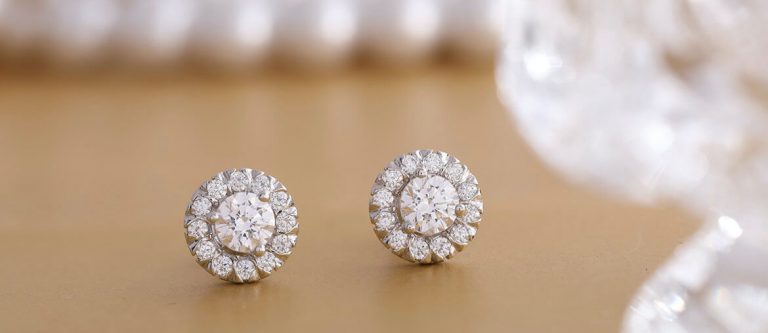 Joyas que combinan a la perfección con outfits de Navidad
