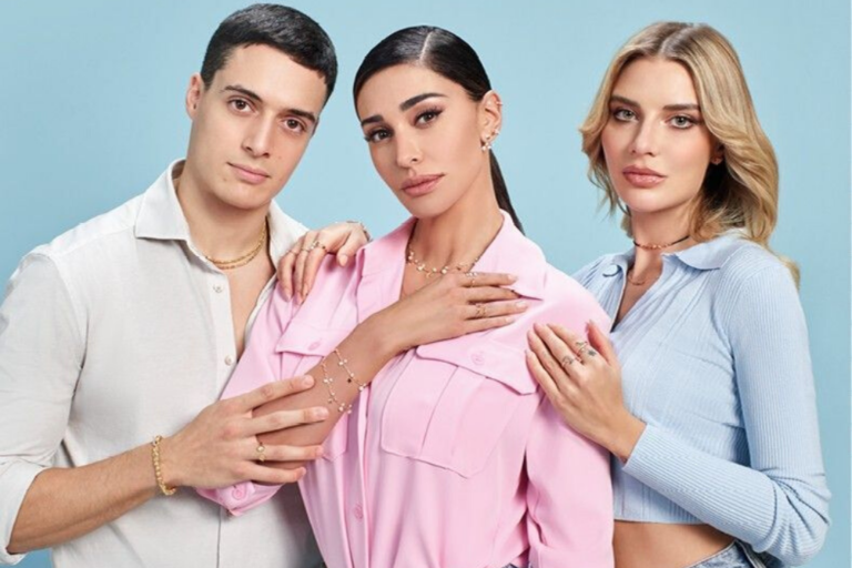 modelos con joyas de la coleccion del zodiaco de la firma dodo