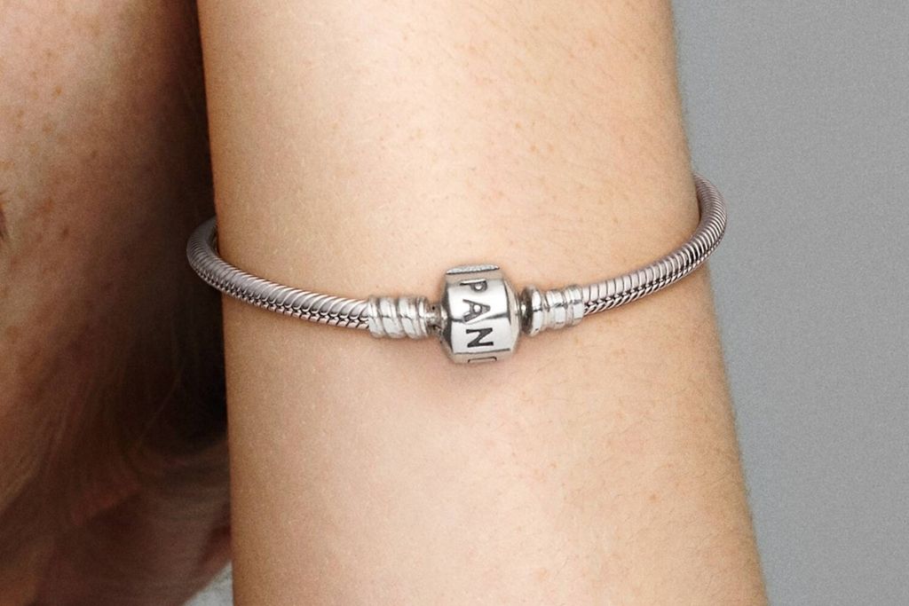 Charms Pandora: construye la pulsera que cuenta tu historia charms Pandora Joieria Grau