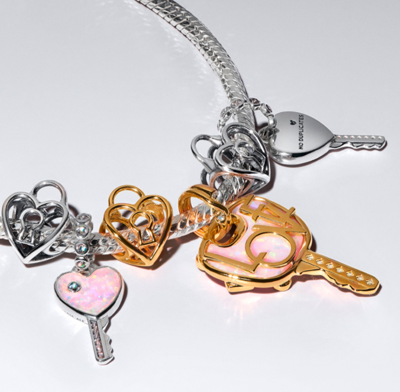 Fotografía de modelo con joyas Dinh Van