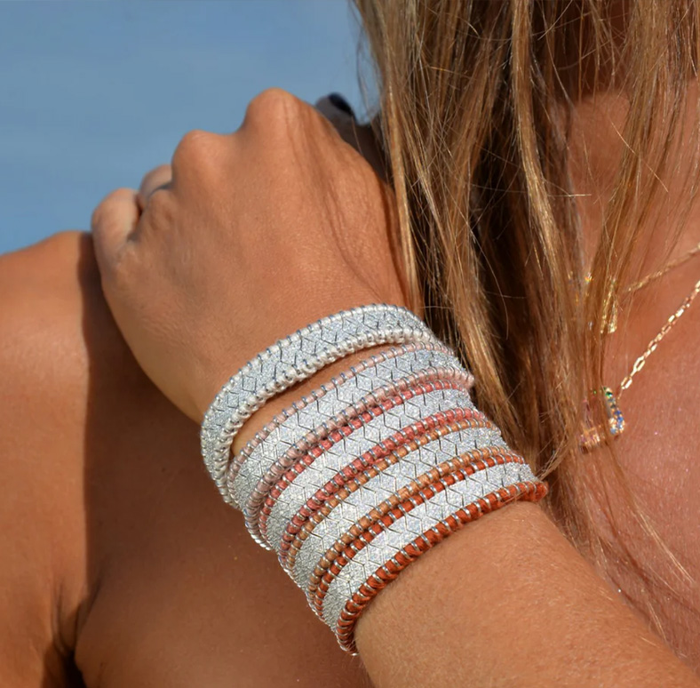 Fotografía de modelo con joyas