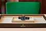 Presentación reloj Rolex Yacht-Master 42 de oro amarillo y esfera negra  en Joyería Grau