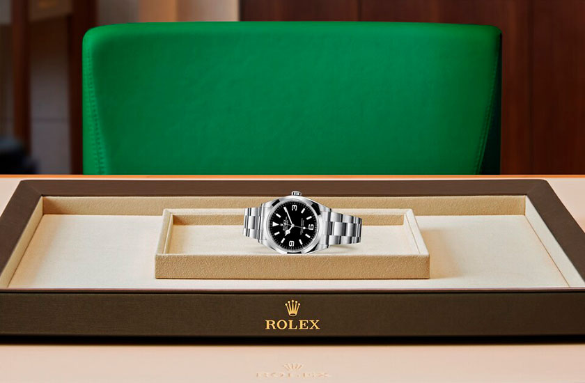 Presentación watchdesk reloj Rolex Explorer de acero Oystersteel y esfera negra en Joyería Grau