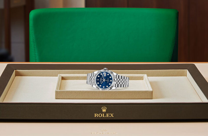 Reloj Rolex Datejust 36 acero Oystersteel y oro blanco y esfera azul vivo, motivo «acanalado», engastada de diamantes watchdesk en  Joyería Grau
