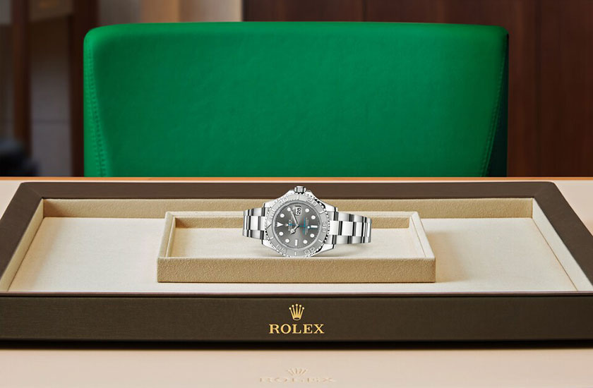 Presentación reloj Rolex Yacht-Master 40 de acero Oystersteel y platino y esfera pizarra en Joyería Grau