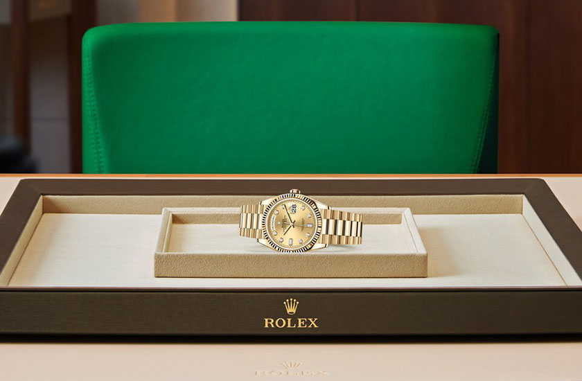  Rolex Day-Date 36 de oro amarillo y esfera color champagne engastada de diamantes watchdesk en Joyería Grau