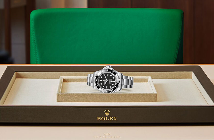 Presentación watchdesk reloj Rolex Sea-Dweller Deepsea de acero Oystersteel y esfera negra en Joyería Grau
