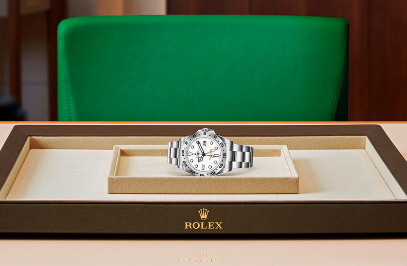 Presentación watchdesk reloj Rolex Explorer II de acero Oystersteel y esfera blanca en Joyería Grau