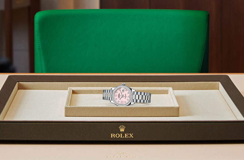 Presentation Rolex Watch Lady-Datejust white gold, diamonds and opal pink dial set with diamonds in Joyería Grau